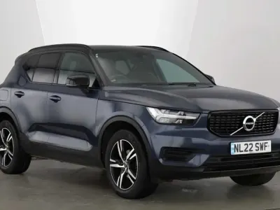 Usado Volvo XC40 R-Design 161 HP (118 kW) 2022 Azul SUV