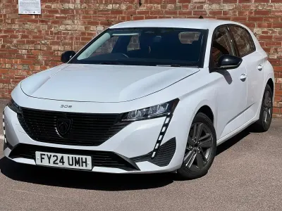 Used Peugeot 308 Active Premium 130 HP (95 kW) 2024 White Hatchback