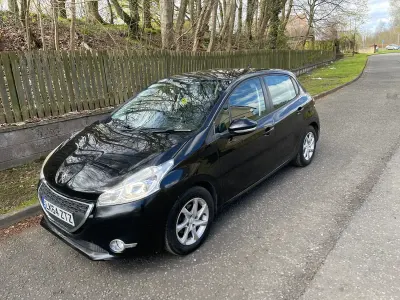 Używany Peugeot 208 Active 2014 Czarny Hatchback