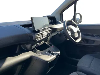 Second-hand Peugeot E-Partner 98 kW (134 CP) 2024 Alb Monovolum