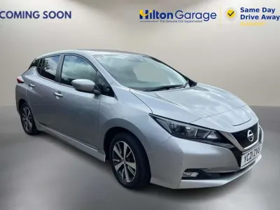 Usado Nissan Leaf Acenta 110 kW (150 HP) 2021 Prateado Citadino