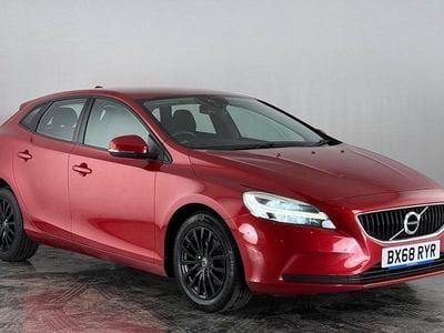 Used Volvo V40 Momentum 122 HP (89 kW) 2018 Red Hatchback