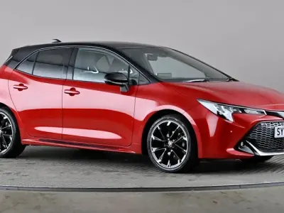 Usado Toyota Corolla Sport 122 CV (89 kW) 2022 Rojo Utilitario