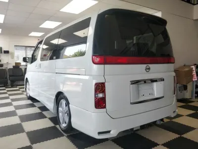 Używany Nissan Elgrand 2008 Biały Minivan