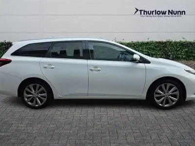 Usado Toyota Auris 116 HP (85 kW) 2018 Branco Carrinha