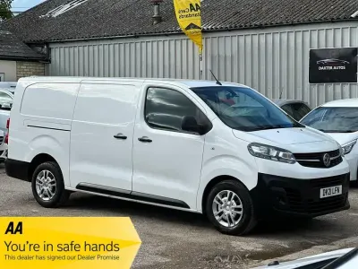 Second-hand Vauxhall Vivaro S 100 CP (73 kW) 2021 Alb Monovolum
