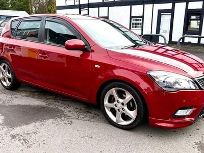 Red Used 2011 Kia Ceed Hatchback | £1,499 (Fair price)