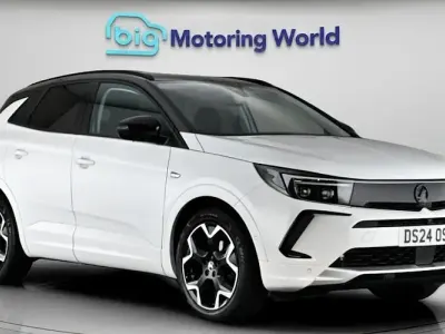Used Vauxhall Grandland X Ultimate 131 HP (96 kW) 2024 White SUV