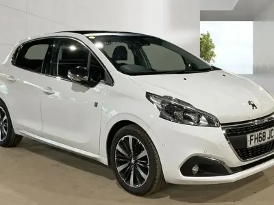 Used Peugeot 208 S 82 HP (60 kW) 2019 White Hatchback