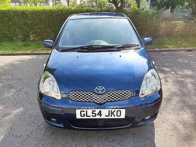Begagnad Toyota Yaris 2005 Blå Halvkombi