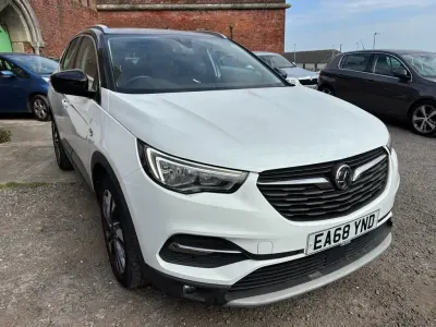 Used Vauxhall Grandland X Sport 130 HP (95 kW) 2018 White SUV