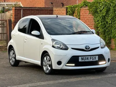 Used Toyota Aygo Style 68 HP (50 kW) 2014 White Hatchback