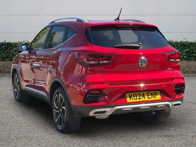 Käytetty MG ZS Exclusive 111 HP (81 kW) 2024 Punainen Katumaasturi