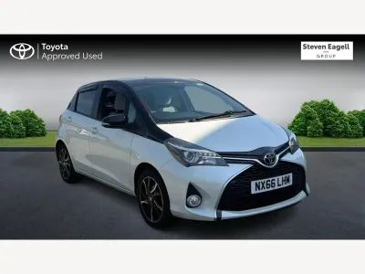 Used Toyota Yaris Design 99 HP (72 kW) 2016 White/black Hatchback