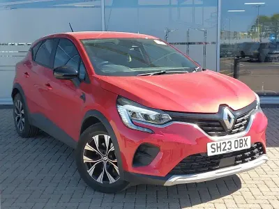 Używany Renault Captur Evolution 142 KM (104 kW) 2023 Czerwony SUV