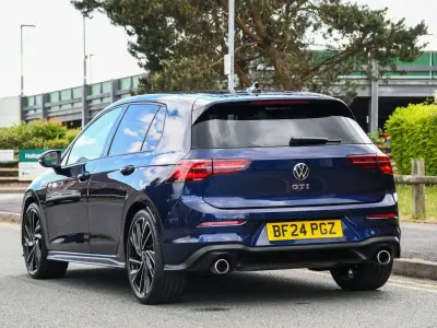 Second-hand VW Golf VIII GTI 242 CP (177 kW) 2024 Albastru Hatchback