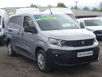 Używany Peugeot Partner Premium 2021 Szary Minivan