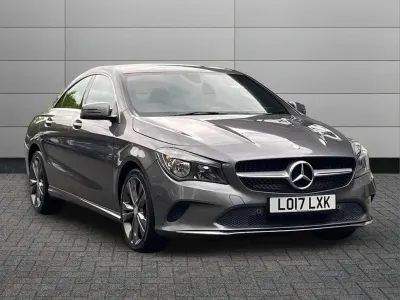 Usado Mercedes CLA220 177 HP (130 kW) 2017 Cinzento Sedan