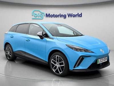 Begagnad MG MG4 EV Trophy 319 kW (435 HK) 2023 Blå Halvkombi