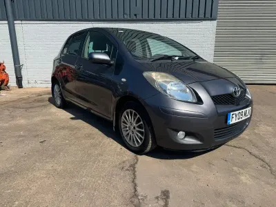 Used Toyota Yaris SR 101 HP (74 kW) 2009 Grey Hatchback