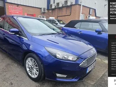 Used Ford Focus Zetec 125 HP (91 kW) 2017 Blue Hatchback