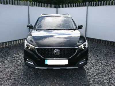 Begagnad MG MG3 106 HK (77 kW) 2022 Svart Halvkombi