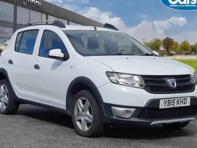 Używany Dacia Sandero Ambiance 90 KM (66 kW) 2015 Biały Hatchback