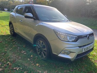 Used Ssangyong (KGM) Tivoli 128 HP (94 kW) 2015 Silver SUV