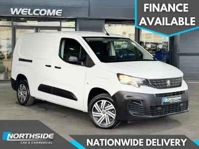Second-hand Peugeot Partner Premium 2023 Alb Monovolum