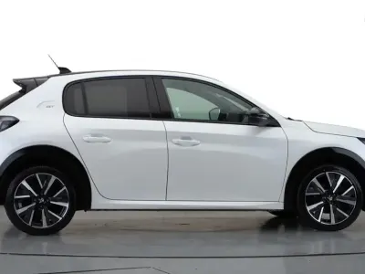 Used Peugeot 208 GT 75 HP (55 kW) 2022 White Hatchback
