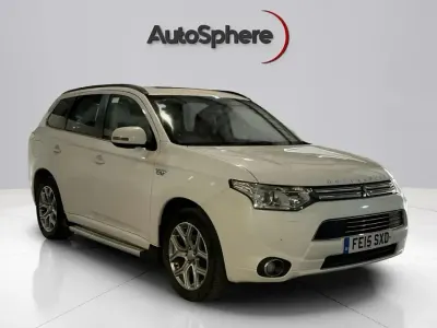 Begagnad Mitsubishi Outlander P-HEV 2015 Vit Kombi