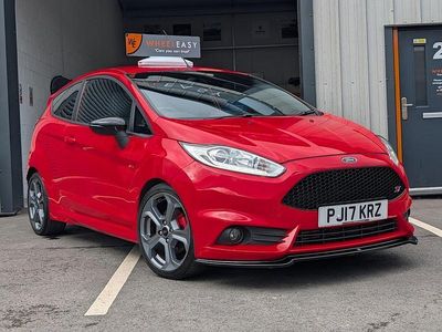 Usado Ford Fiesta ST 182 HP (133 kW) 2017 Vermelho Citadino