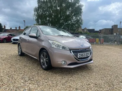 Second-hand Peugeot 208 Allure 68 CP (50 kW) 2013 Roz Hatchback