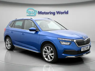 Begagnad Skoda Kamiq SE L Executive 2023 Blå SUV