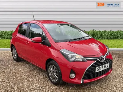 Usado Toyota Yaris 99 HP (72 kW) 2017 Vermelho Citadino