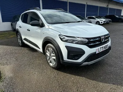 Używany Dacia Sandero Essentiel 90 KM (66 kW) 2021 Biały Hatchback