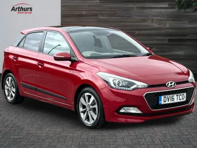 Käytetty Hyundai i20 Premium SE 90 HP (66 kW) 2016 Punainen Viistoperä