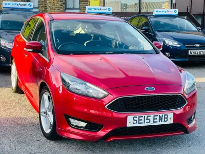 Used Ford Focus Zetec 125 HP (91 kW) 2015 Red Hatchback