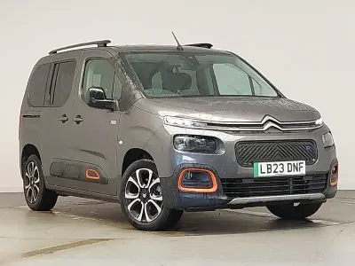 Usado Citroën Berlingo XTR 100 kW (136 CV) 2023 Gris Monovolumen
