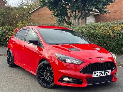 Red Used 2016 Ford Focus ST Hatchback | £4,495 (Super price)