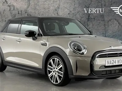 Usado Mini Cooper Exclusive 156 CV (114 kW) 2024 Gris Utilitario