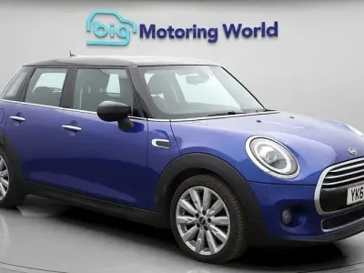 Usado Mini Cooper Exclusive 136 HP (100 kW) 2020 Azul Citadino