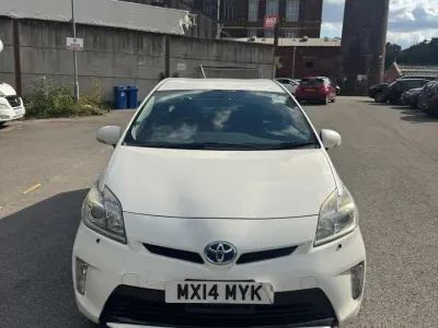 Used Toyota Prius 122 HP (89 kW) 2019 White Hatchback
