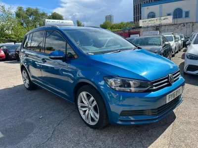 Begagnad VW Touran Family 2016 Blå Minibuss
