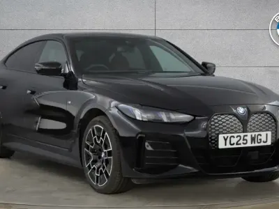 Usado BMW i4 M Sport 246 kW (335 CV) 2025 Negro Berlina