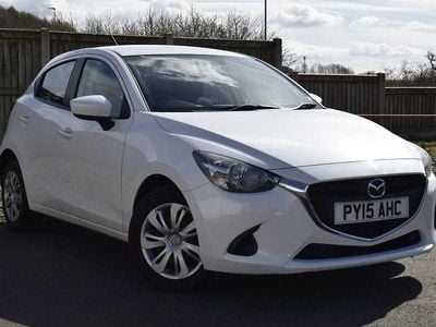 Used Mazda 2 75 HP (55 kW) 2015 White Hatchback