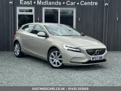 Used Volvo V40 Inscription 120 HP (88 kW) 2017 Gold Hatchback