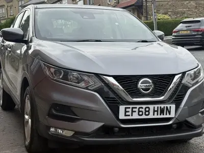 Used Nissan Qashqai Acenta Premium 115 HP (84 kW) 2018 Grey SUV