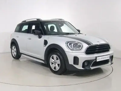 Usado Mini Cooper Countryman Classic 134 HP (98 kW) 2021 Prateado SUV