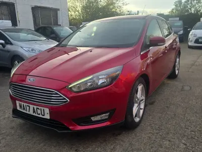Usado Ford Focus Zetec 2017 Vermelho Citadino